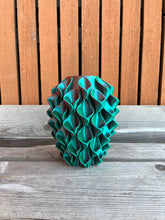 Afbeelding in Gallery-weergave laden, Lelievaas 33cm 3D geprinte vaas Kameleon oceaan
