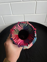 Afbeelding in Gallery-weergave laden, Retrovaas 32cm 3D geprinte vaas Kameleon Blauw Roze
