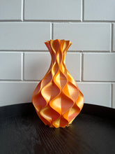 Afbeelding in Gallery-weergave laden, Golfvaas 30cm 3D geprinte vaas Kameleon Oranje
