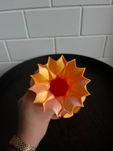 Afbeelding in Gallery-weergave laden, Golfvaas 30cm 3D geprinte vaas Kameleon Oranje
