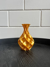 Afbeelding in Gallery-weergave laden, Golfvaas 17cm 3D geprinte vaas Goud
