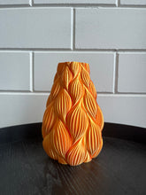 Afbeelding in Gallery-weergave laden, Cacaovaas 26cm 3D geprinte vaas kameleon Roze
