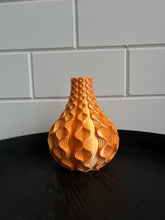 Afbeelding in Gallery-weergave laden, Rondovaas 20cm 3D geprinte vaas Kameleon Oranje
