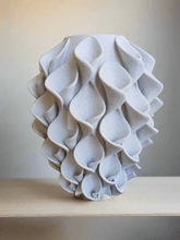 Afbeelding in Gallery-weergave laden, Lelievaas M 3D geprinte vaas marmerwit
